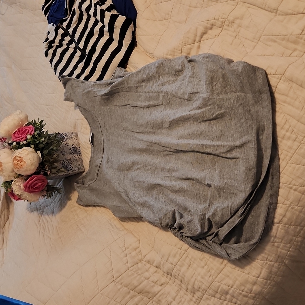Maternity top bundle XL - Picture 6 of 6